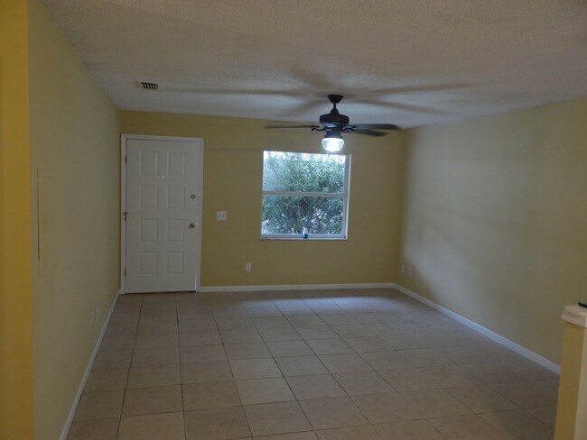 Building Photo - 2/1 rental on a quiet street - 50% off 1st...