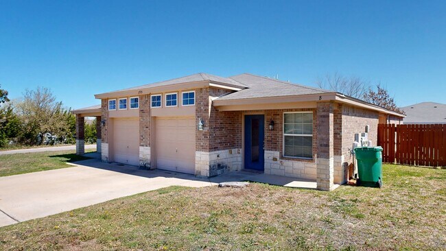 Building Photo - 2 WEEKS FREE!!!!  NOW ONLY $1395 NO CARPET DUPLEX IN HARKER HEIGHTS!!!!
