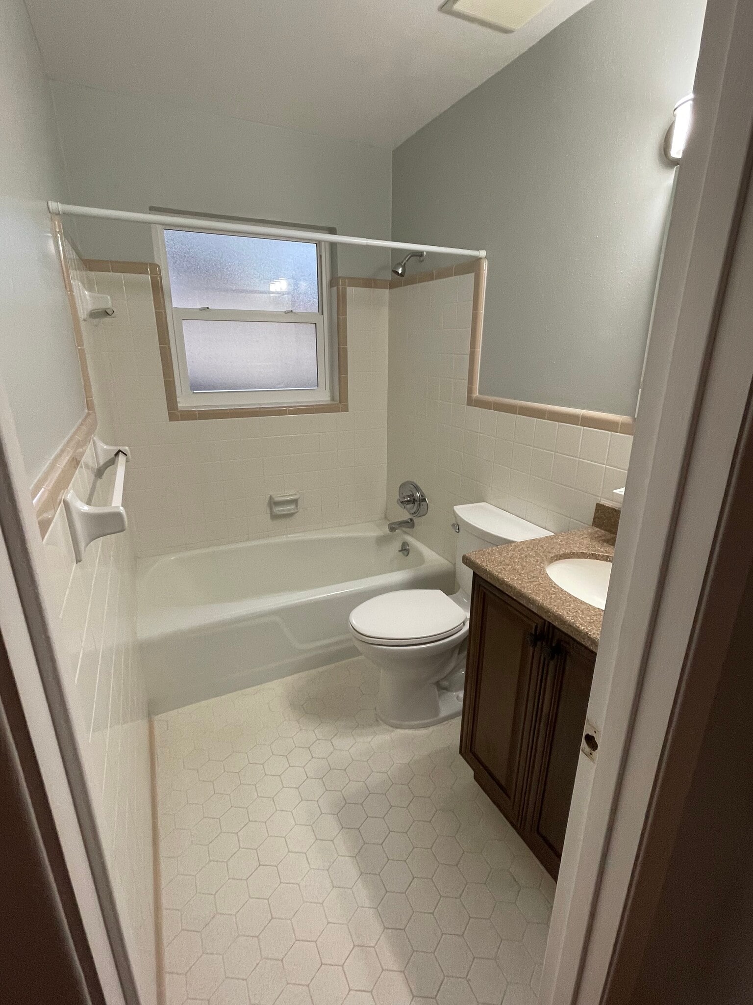 Building Photo - 173 Grandview Ave