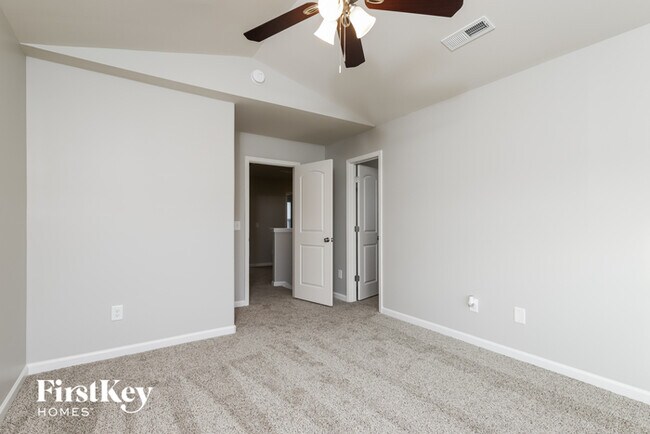 Building Photo - 179 Bedrock Ct