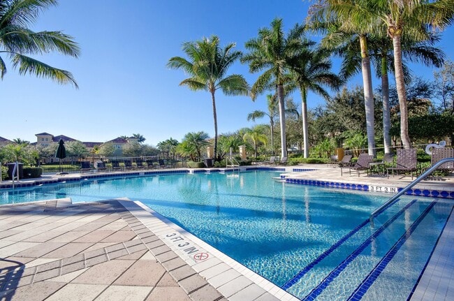 Building Photo - 11860 Valencia Gardens Ave