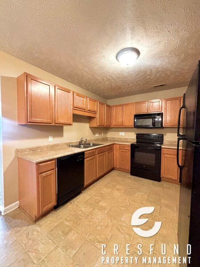 Building Photo - Spacious 3 Bed 2.5 Bath Townhouse - AVAILABLE FOR MOVE IN NOW!