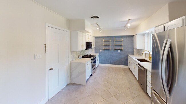 Building Photo - Updated 3 bed 2 bath with outdoor living area in Richardson!