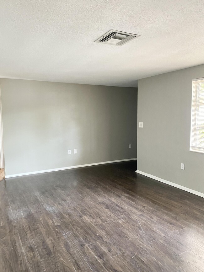 Building Photo - 6311 Edenmore Ave