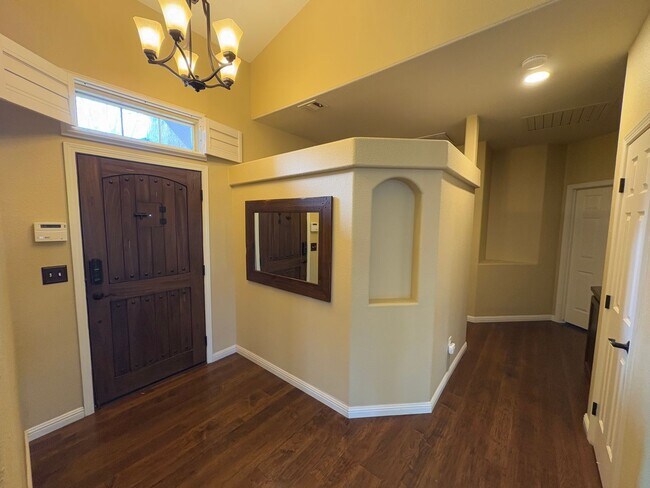 Building Photo - NW Visalia home available coming soon!