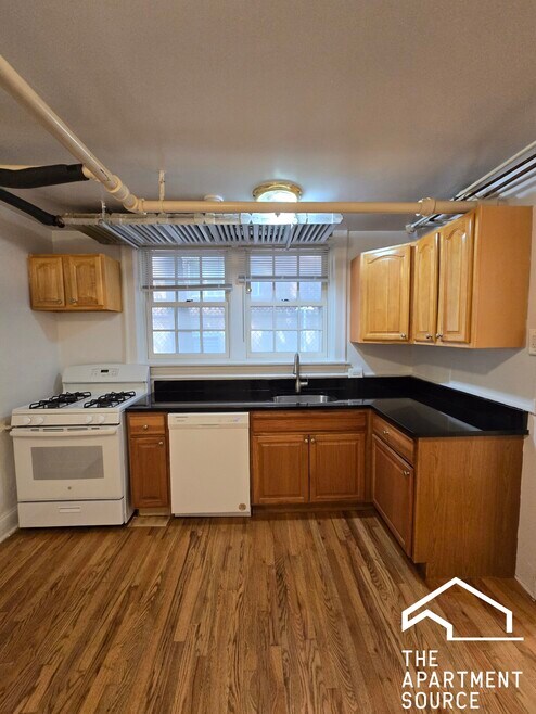 Building Photo - 1454 Oak Ave