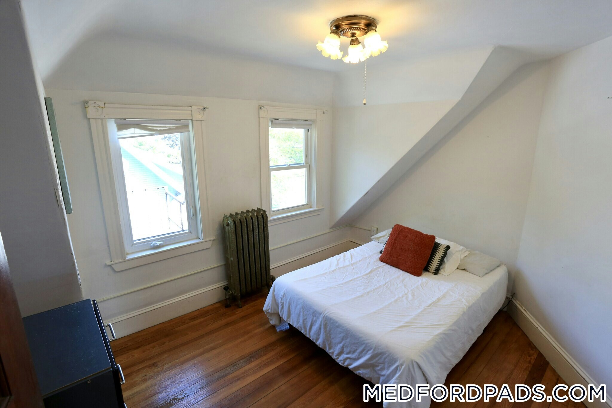 Building Photo - 124 Forest St