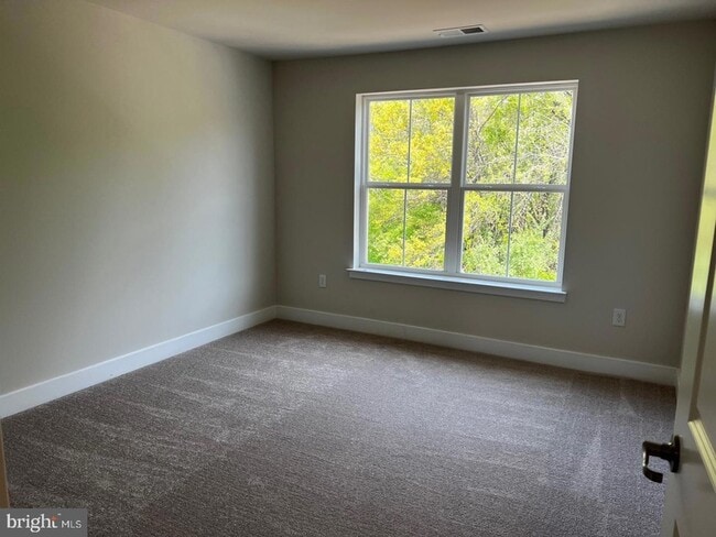 Building Photo - 327 Foundry St