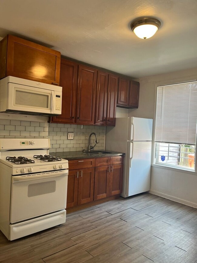 Building Photo - Welcome to this Charming Home