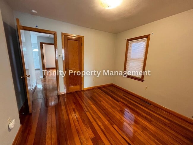 Building Photo - 2010 Hamill Ave