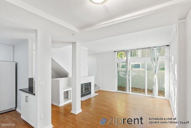 Building Photo - 3 br, 3 bath Townhome - 334 Dunsmuir Terra...