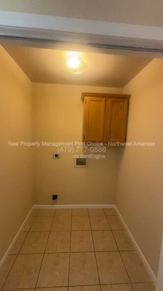 Building Photo - 790 Appleridge Dr