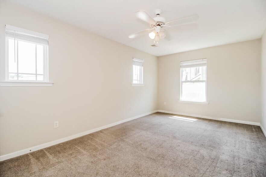 Building Photo - 340 Darbys Run Ct