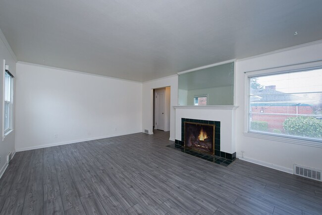 Building Photo - Awesome 2 Bed 2 Bath Seattle Home Close to...