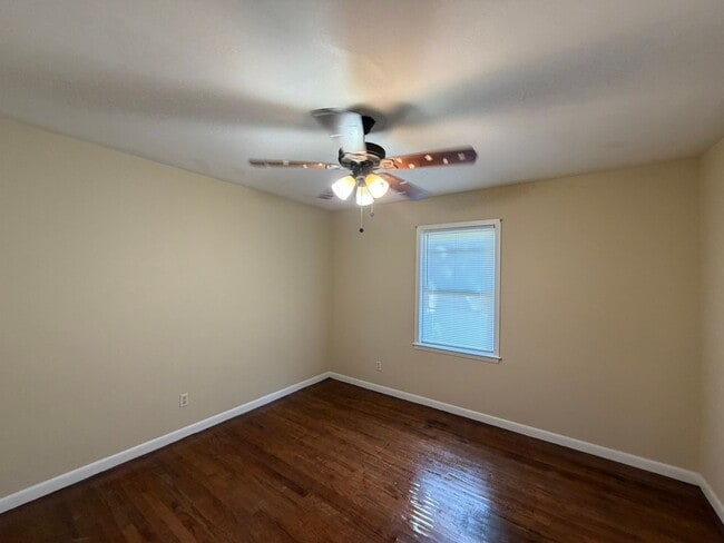 Building Photo - 118 Sandy Way
