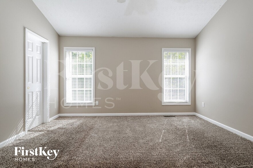 Building Photo - 5370 Princeton Oaks Dr
