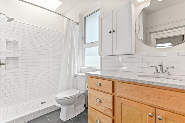 Building Photo - 4030 SE 62nd Ave