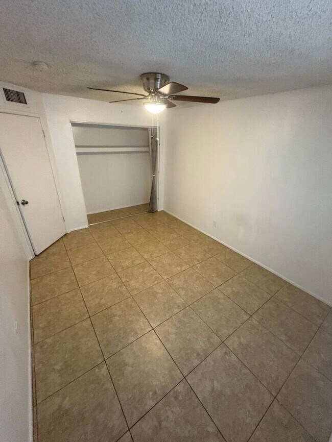 Building Photo - COMING SOON! Spacious 3 Bed 1 Bath Home in...
