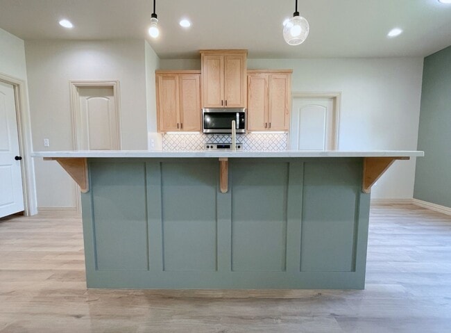 Building Photo - Private 2-Acre Retreat | Custom Home | Gat...