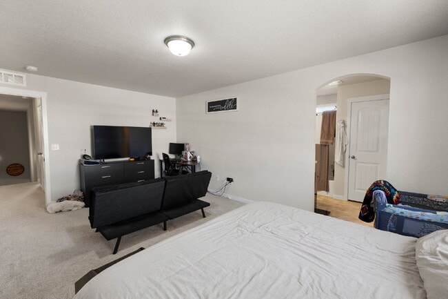 Building Photo - Modern 3 Bed Townhome with Garage – Water ...