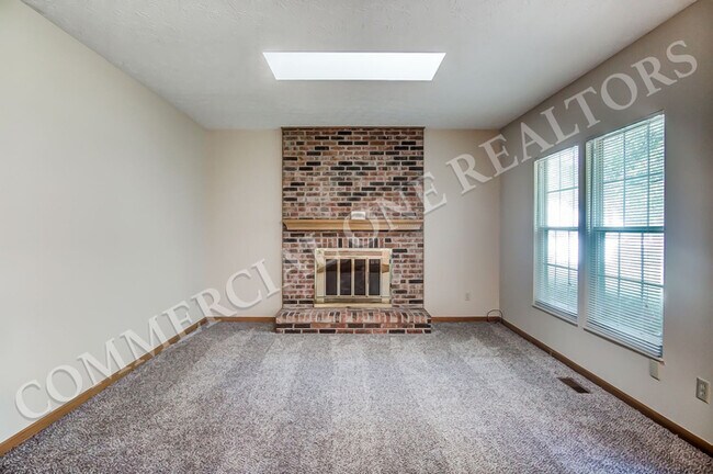 Building Photo - Beautiful 4 bedroom home near Polaris