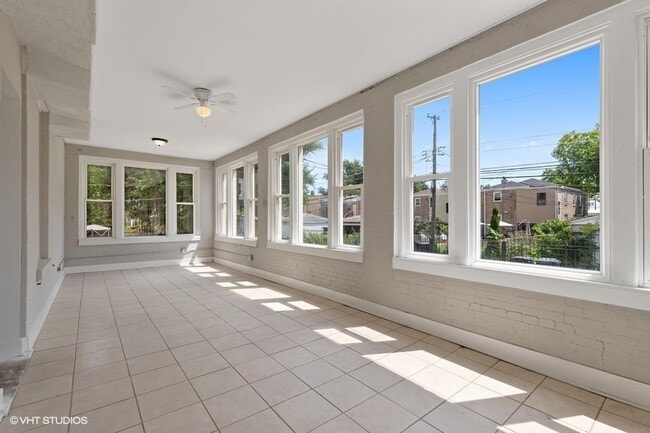Building Photo - 5349 W Van Buren St