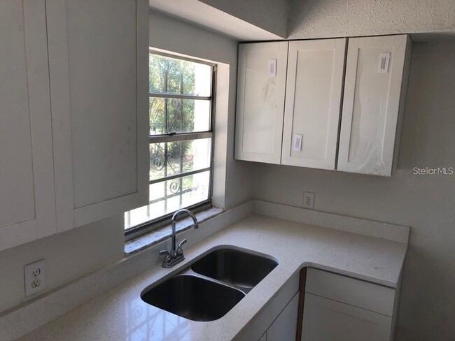 Building Photo - 1013 Ferndell Rd