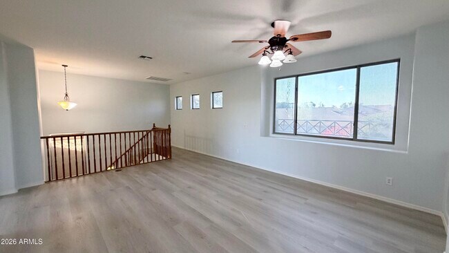 Building Photo - 1289 E Iris Dr