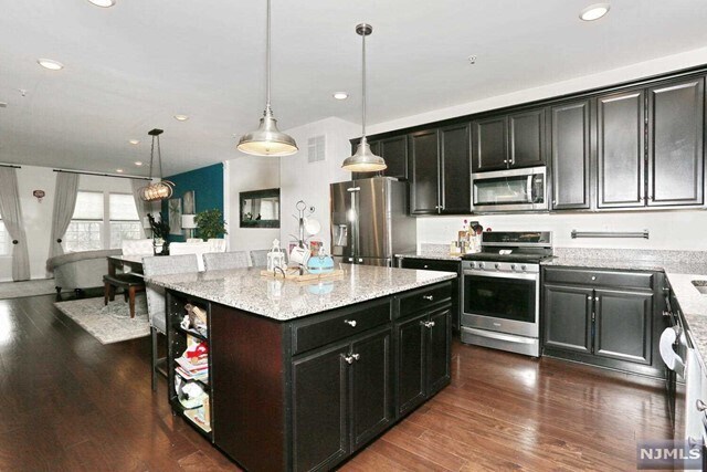 Building Photo - 4-12-30 30th St