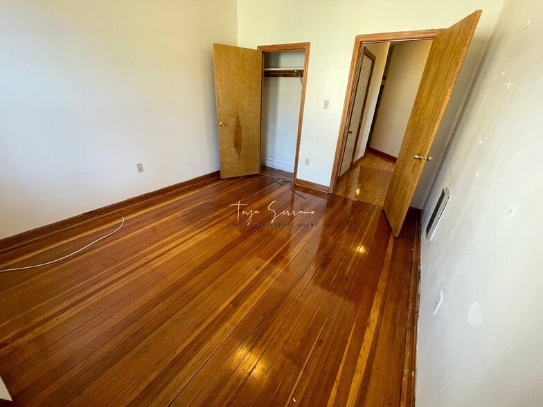 Building Photo - 369 Centre St