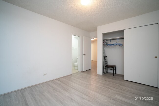 Building Photo - 2 bedroom/2 bath/1 parking in Coral Terrace