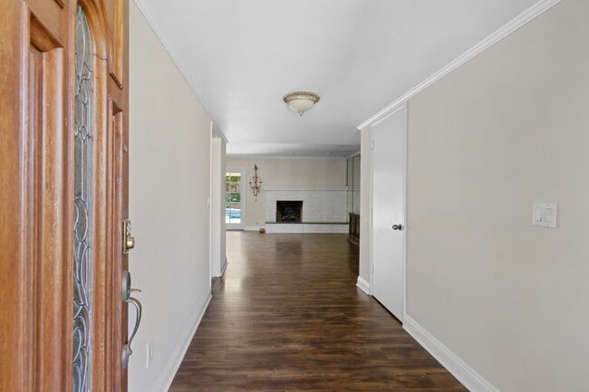 Building Photo - Welcome to this Beautiful Ranch-Style Home...