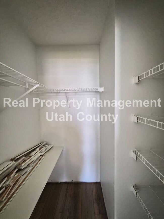 Building Photo - 747 Hanover Dr