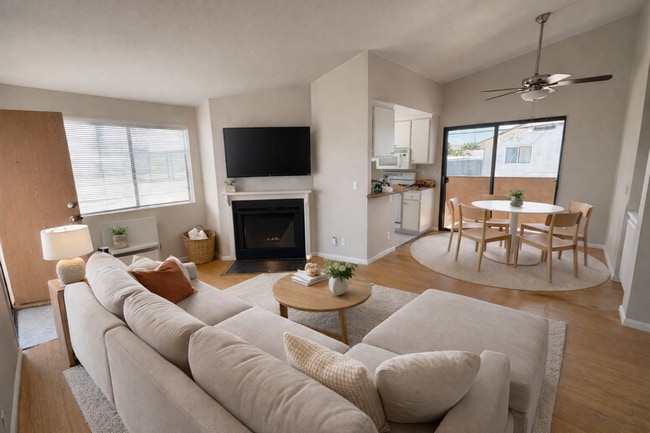 Building Photo - Normal Heights 2 bedroom 2 bath upstairs unit