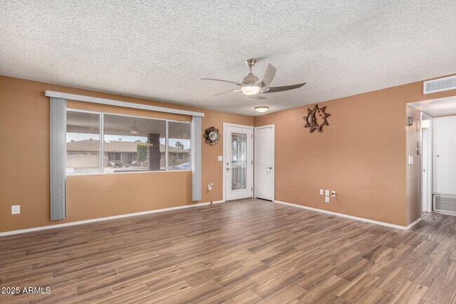 Building Photo - 9430 W Arrowhead Dr