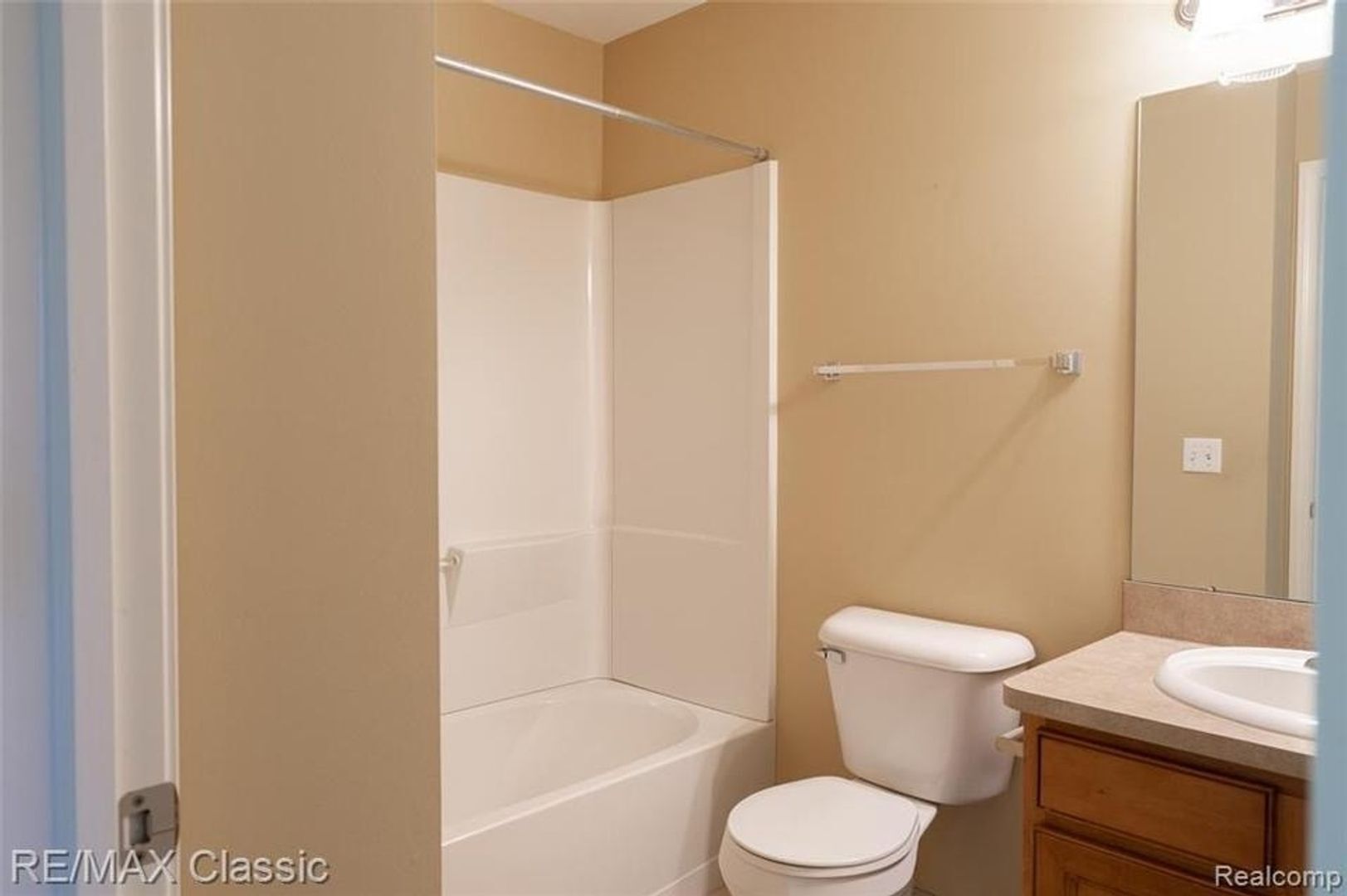 Building Photo - 3072 Schoolhouse