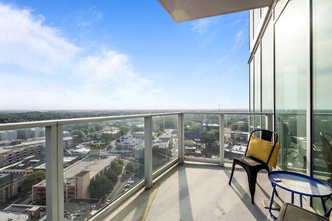 Building Photo - "Luxury Urban Living: Stunning 2-Bed, 2-Ba...