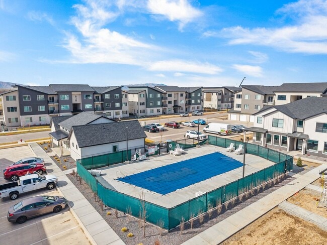 Building Photo - Beautiful 3-bedroom, 2.5-bath townhome