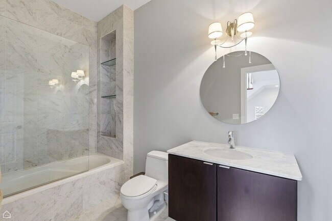 Building Photo - 952 N Racine Ave