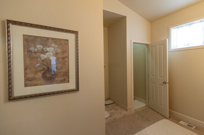 Building Photo - 2412 S Marypost Ave