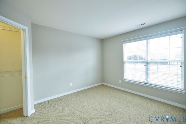 Building Photo - 315 Kingscote Ln