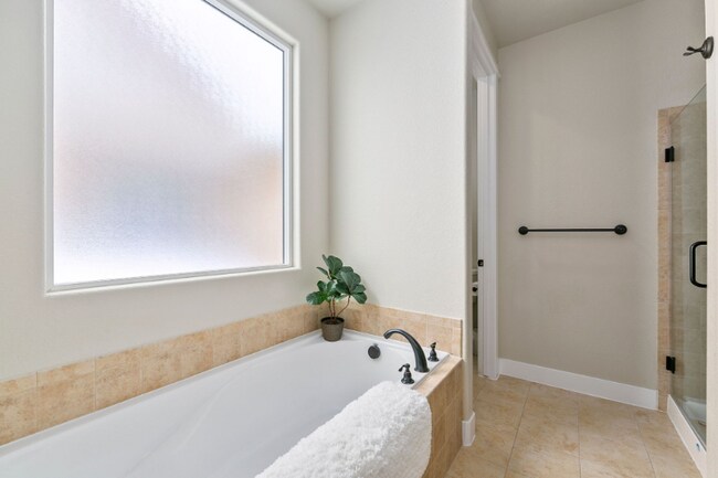 Building Photo - 1061 Mount Columbia Dr