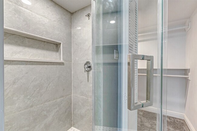 Building Photo - 1727 Cloister Dr