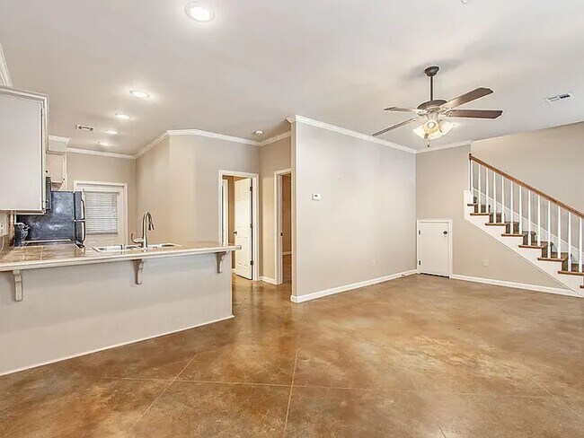 Building Photo - 120 Deraney Ln