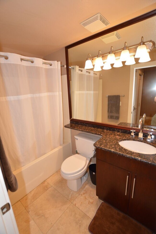 Building Photo - Meridian Furnished 2 Bed | 2 Bath Condo wi...