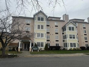 Building Photo - 3 Village Cir