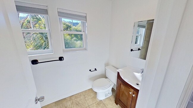 Building Photo - 415 W De La Guerra St