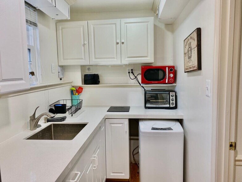 Building Photo - 11874 Sunrise Valley Dr