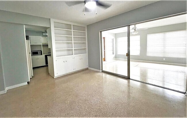 Building Photo - 1001 Brookside Dr