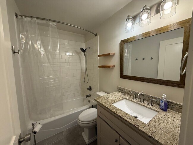 Building Photo - Welcome to your new charming 3-bedroom, 1.5-bath home in Broken Arrow close to Main Street!